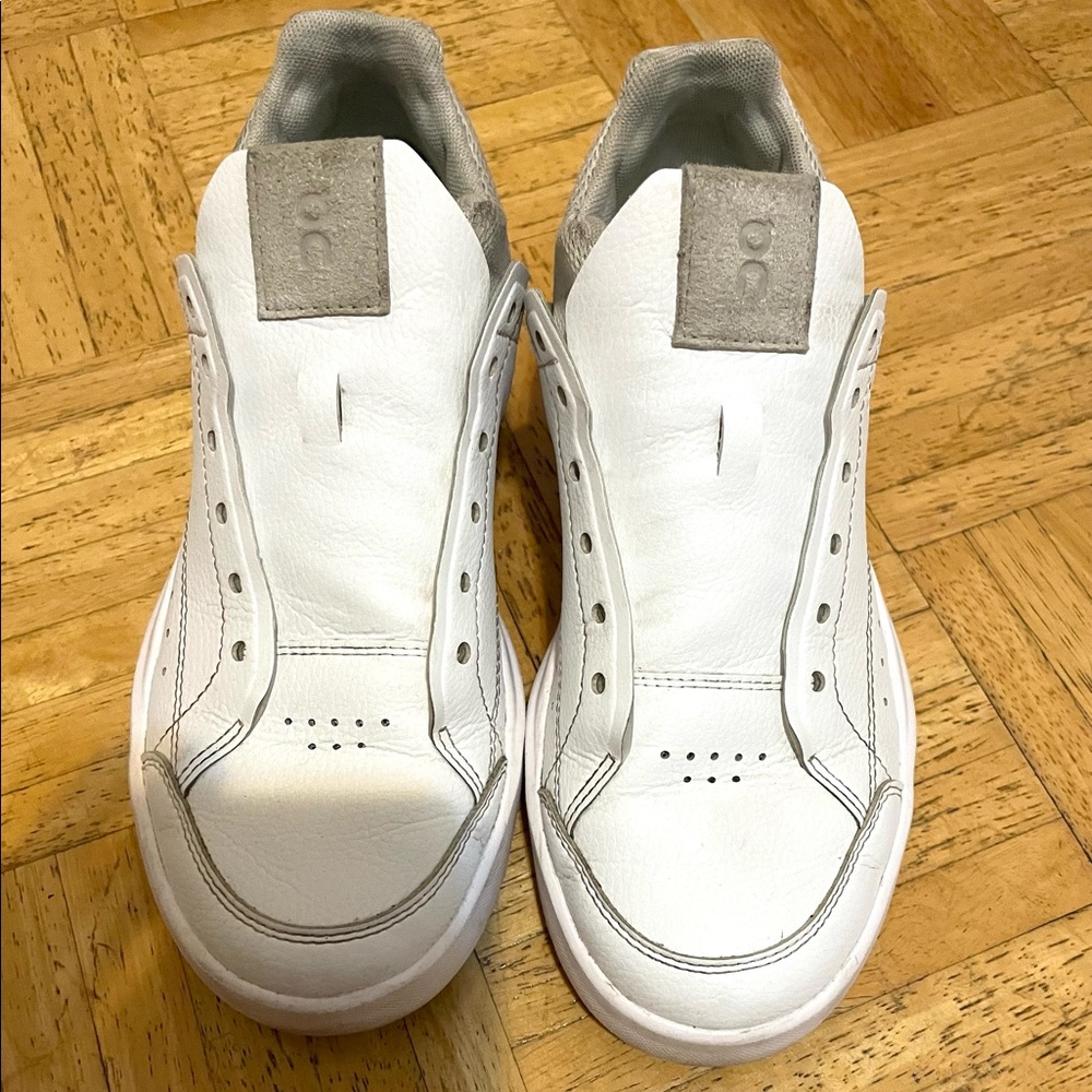 On The Roger (On Cloud) white sneakers